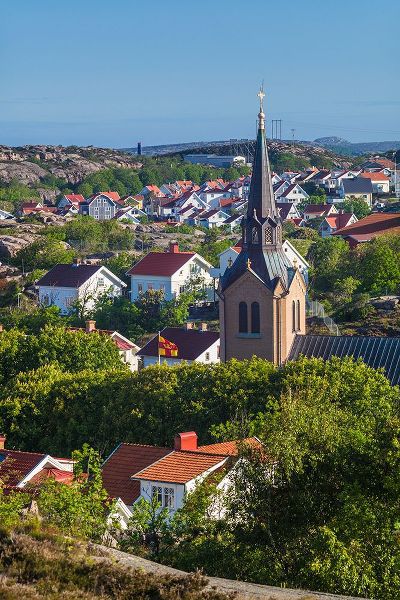 Bibikow, Walter 아티스트의 Sweden-Bohuslan-Kungshamn-town view from the south-with church작품입니다.